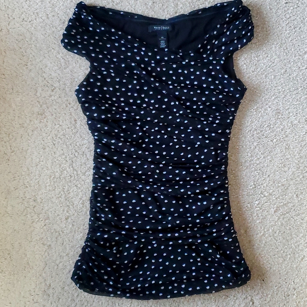 White House Black Market black w/white half circle blouse